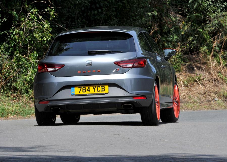  Seat Leon SC Cupra 280 Ultimate Sub8 2015 года  (фото 20 из 30)
